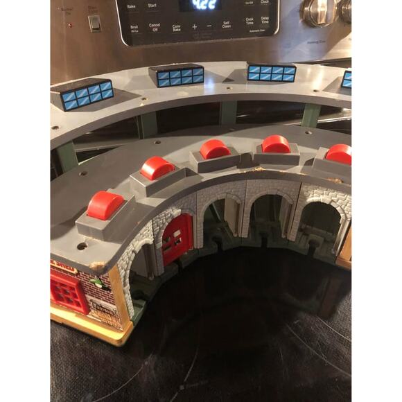 Thomas and Friends Wooden Railway Tidmouth Engine Shed Roundhouse - Picture 10 of 10